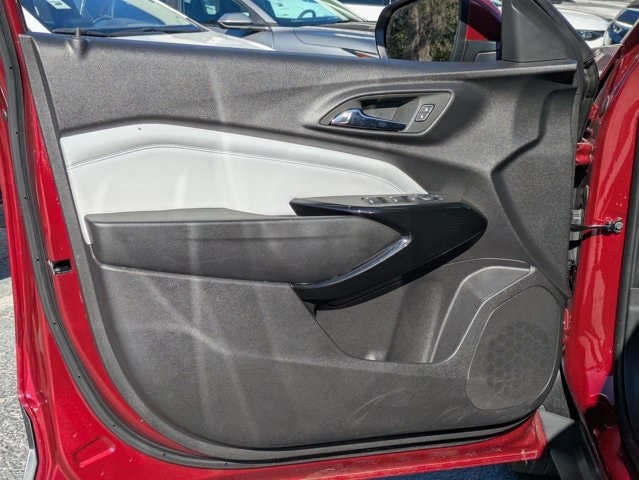 Thumbnail: 2025 Chevrolet Trax - 2