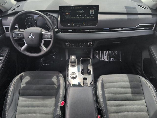 Thumbnail: 2025 Mitsubishi Outlander - 26