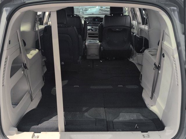 Thumbnail: 2023 Chrysler Pacifica - 28