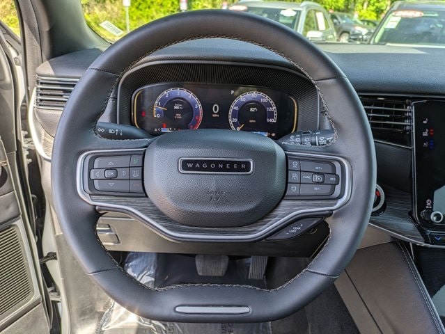 Thumbnail: 2023 Jeep Wagoneer - 23