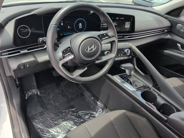 Thumbnail: 2025 Hyundai Elantra - 15