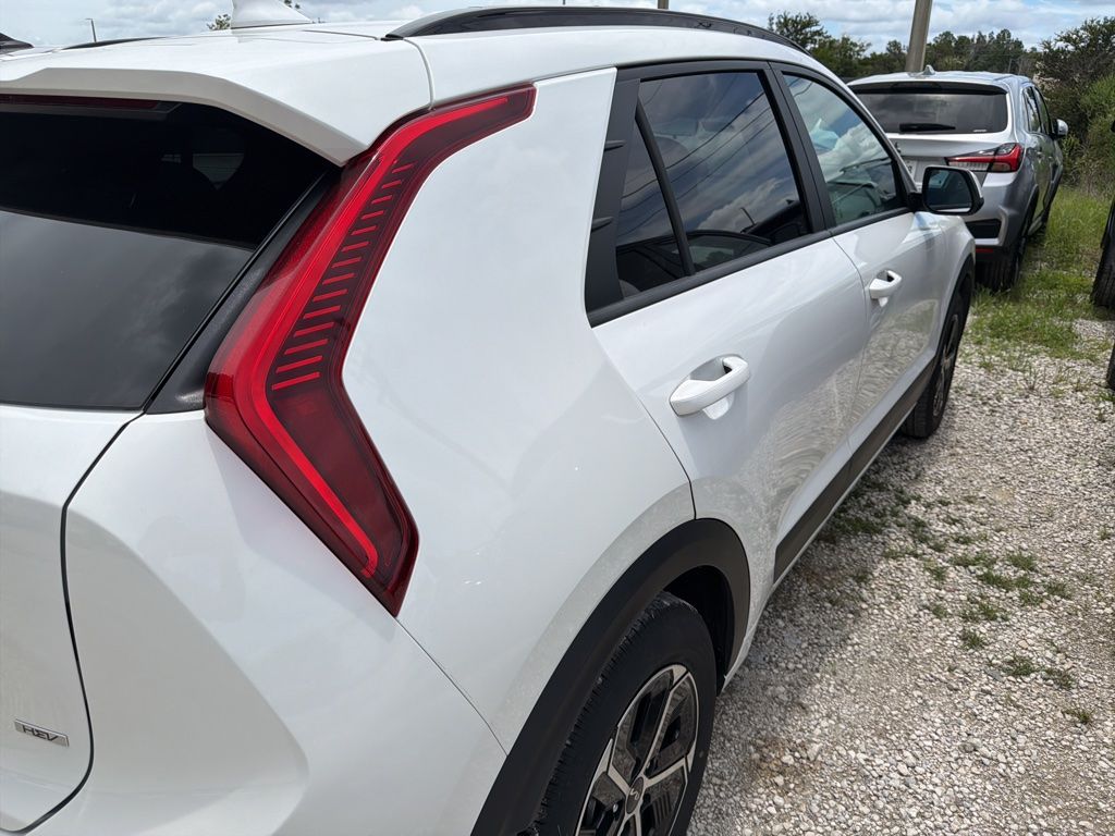 Thumbnail: 2025 Kia Niro - 8