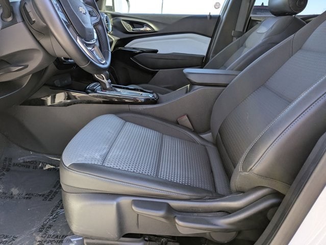 Thumbnail: 2025 Chevrolet Trax - 17