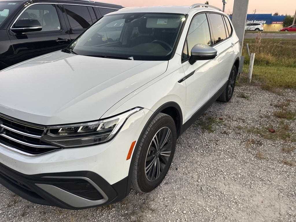 Thumbnail: 2024 Volkswagen Tiguan - 1