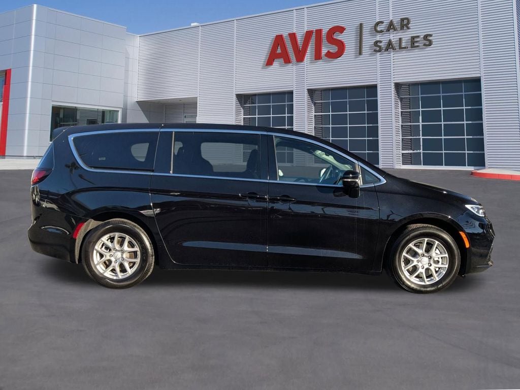 Thumbnail: 2025 Chrysler Pacifica - 7