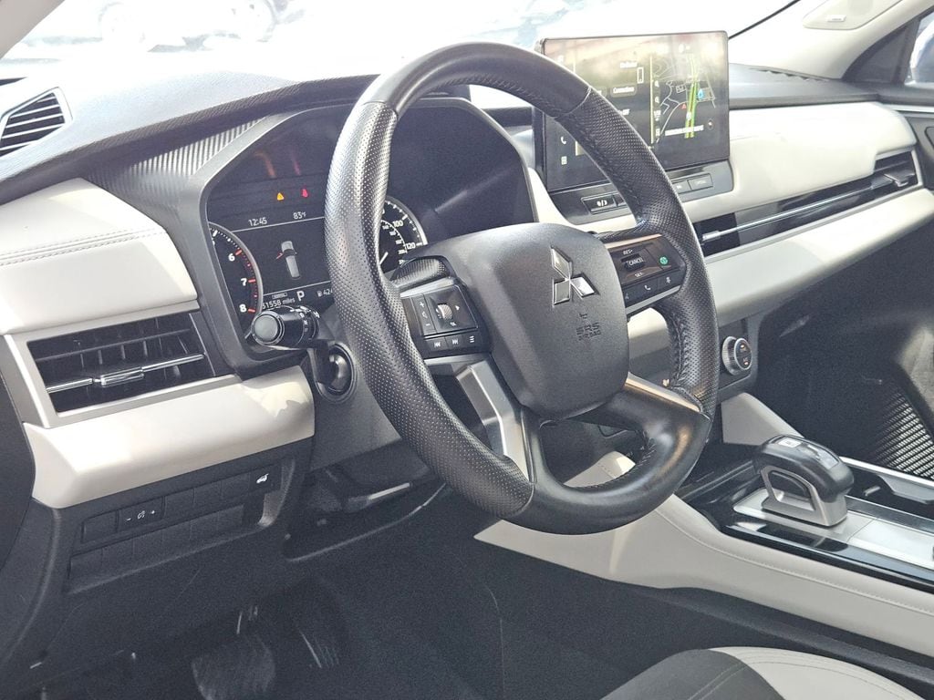 Thumbnail: 2025 Mitsubishi Outlander - 13