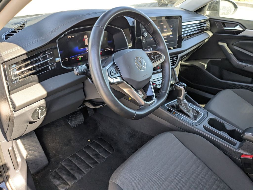 Thumbnail: 2025 Volkswagen Jetta - 14