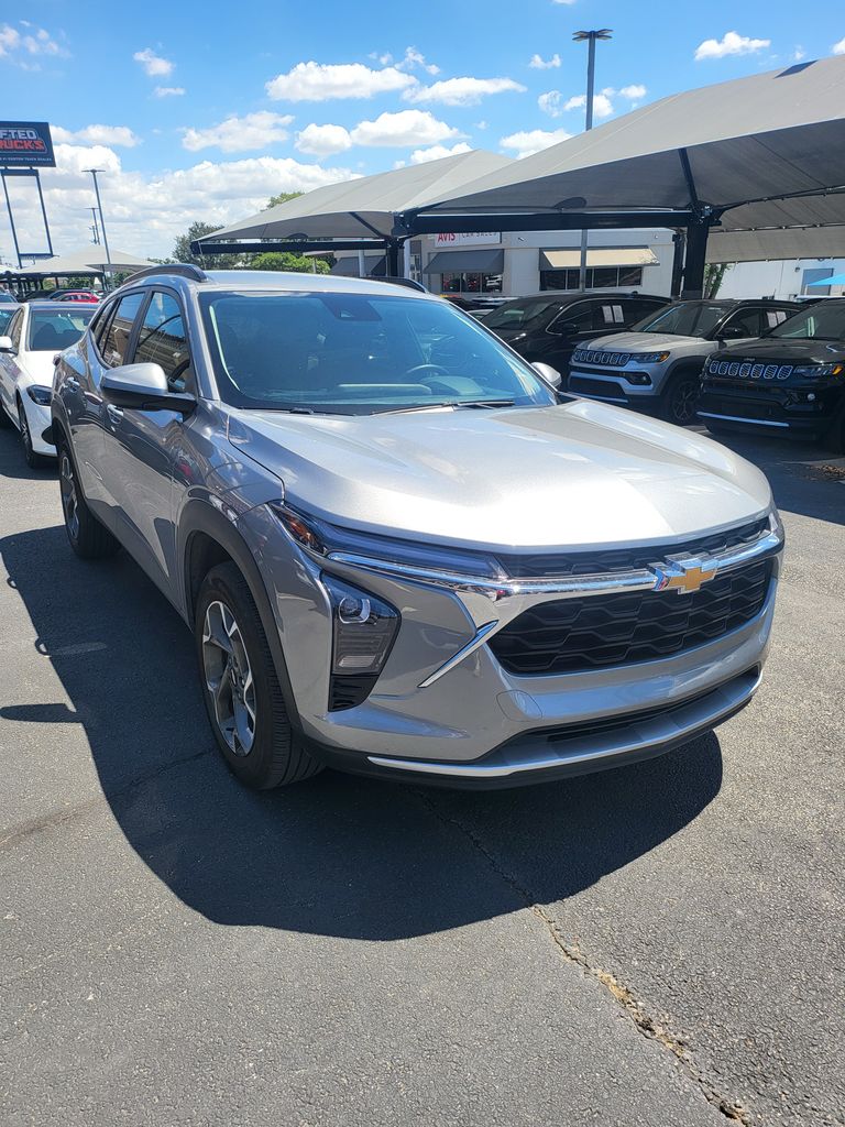 Thumbnail: 2025 Chevrolet Trax - 14