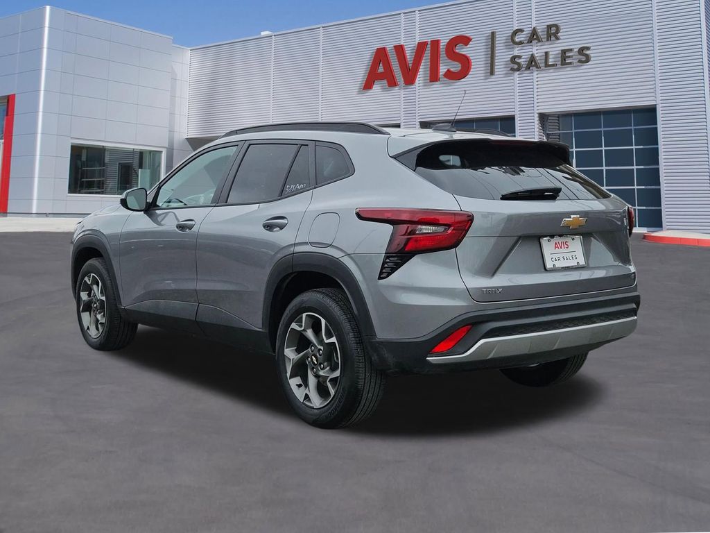 Thumbnail: 2025 Chevrolet Trax - 3
