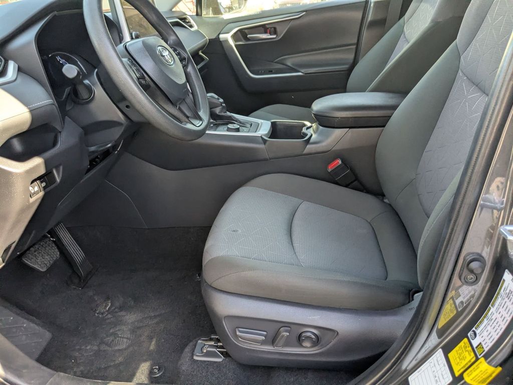 Thumbnail: 2025 Toyota RAV4 - 11