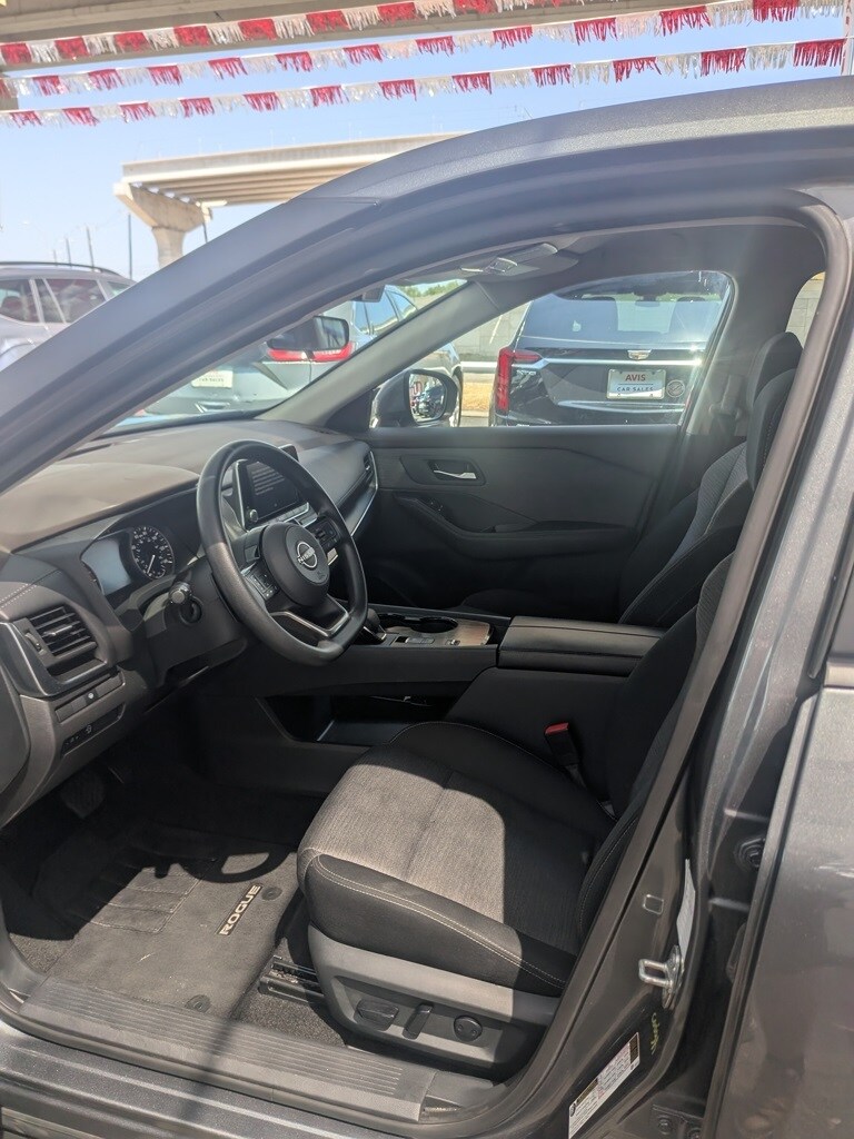 2023 Nissan Rogue SV photo 4