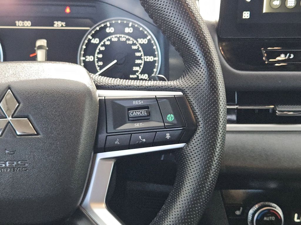 Thumbnail: 2025 Mitsubishi Outlander - 25