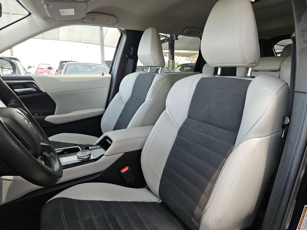 Thumbnail: 2025 Mitsubishi Outlander - 16