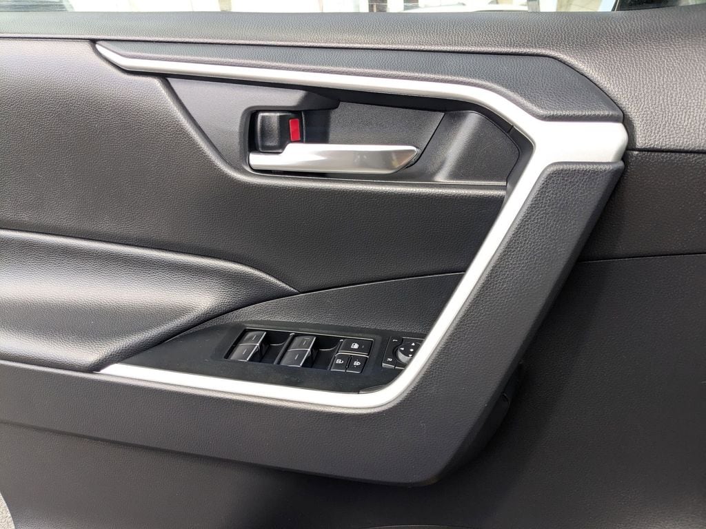 Thumbnail: 2025 Toyota RAV4 - 16