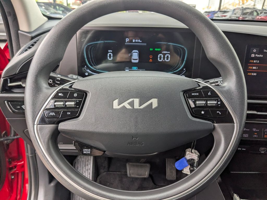 Thumbnail: 2025 Kia Niro - 16