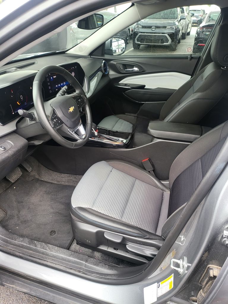 Thumbnail: 2025 Chevrolet Trax - 3