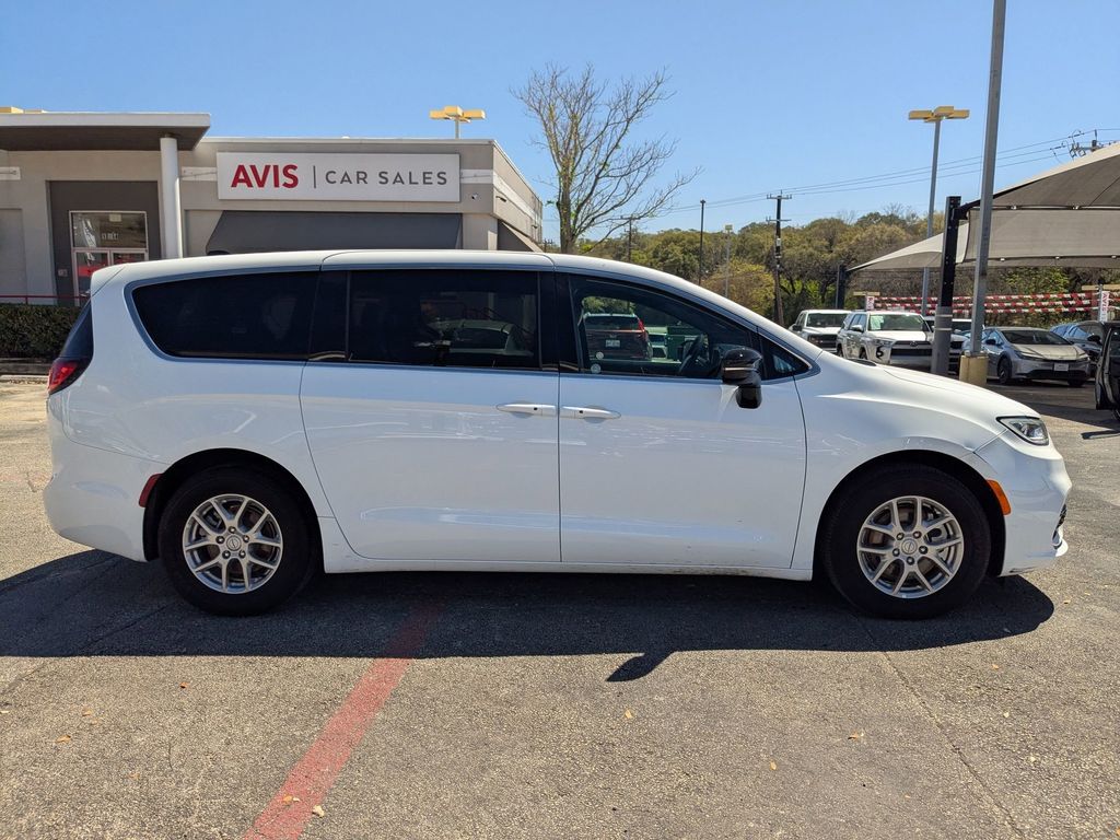 Thumbnail: 2025 Chrysler Pacifica - 7