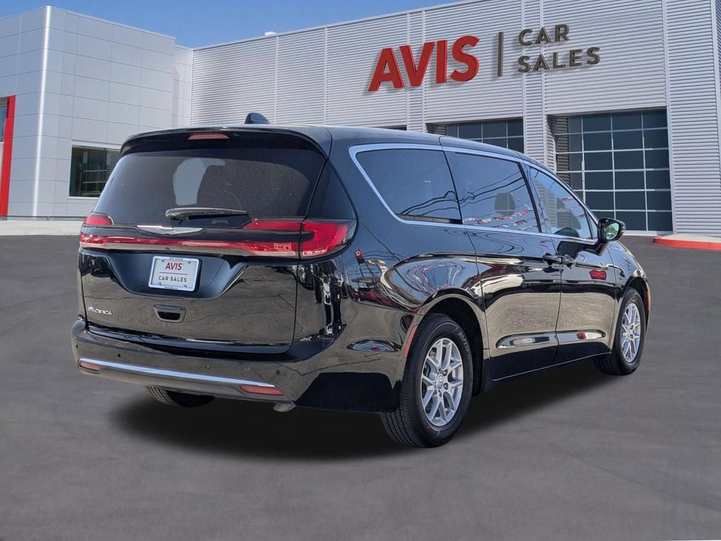 Thumbnail: 2025 Chrysler Pacifica - 6