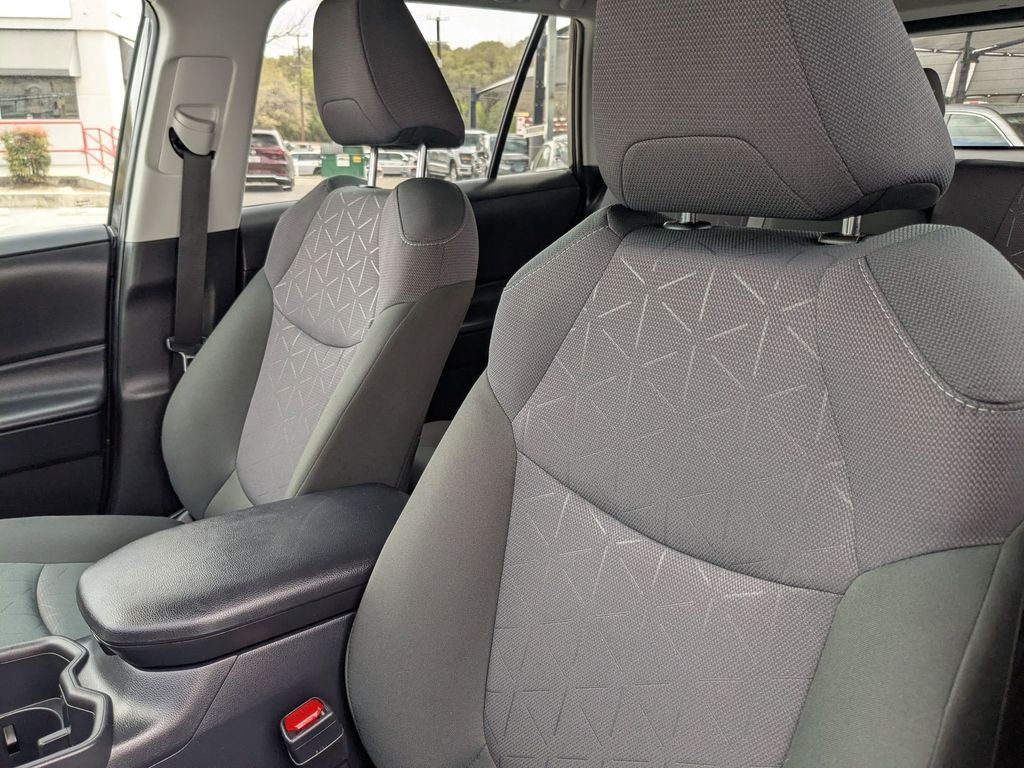 Thumbnail: 2025 Toyota RAV4 - 14