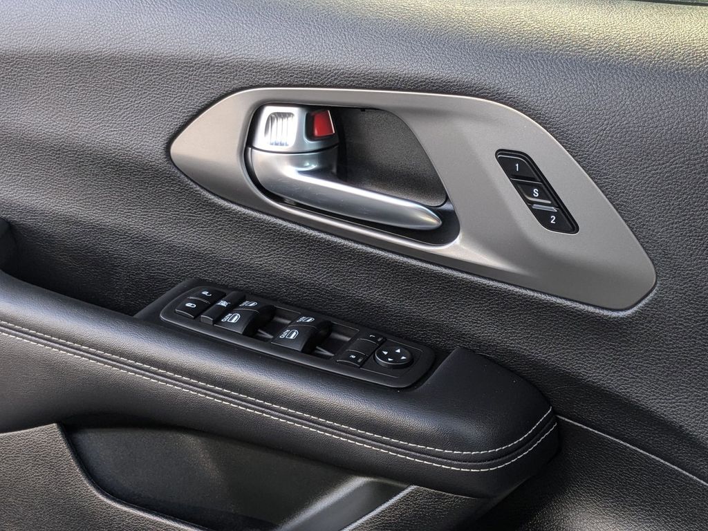 Thumbnail: 2025 Chrysler Pacifica - 15