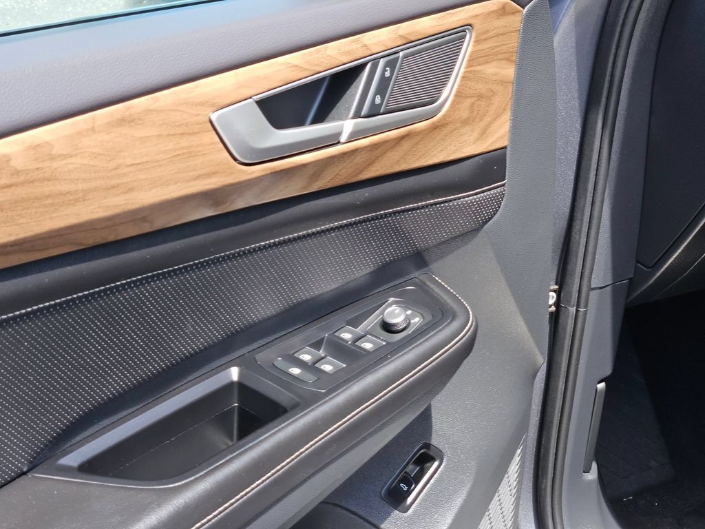 2025 Volkswagen Atlas SE w/Tech - Photo 15