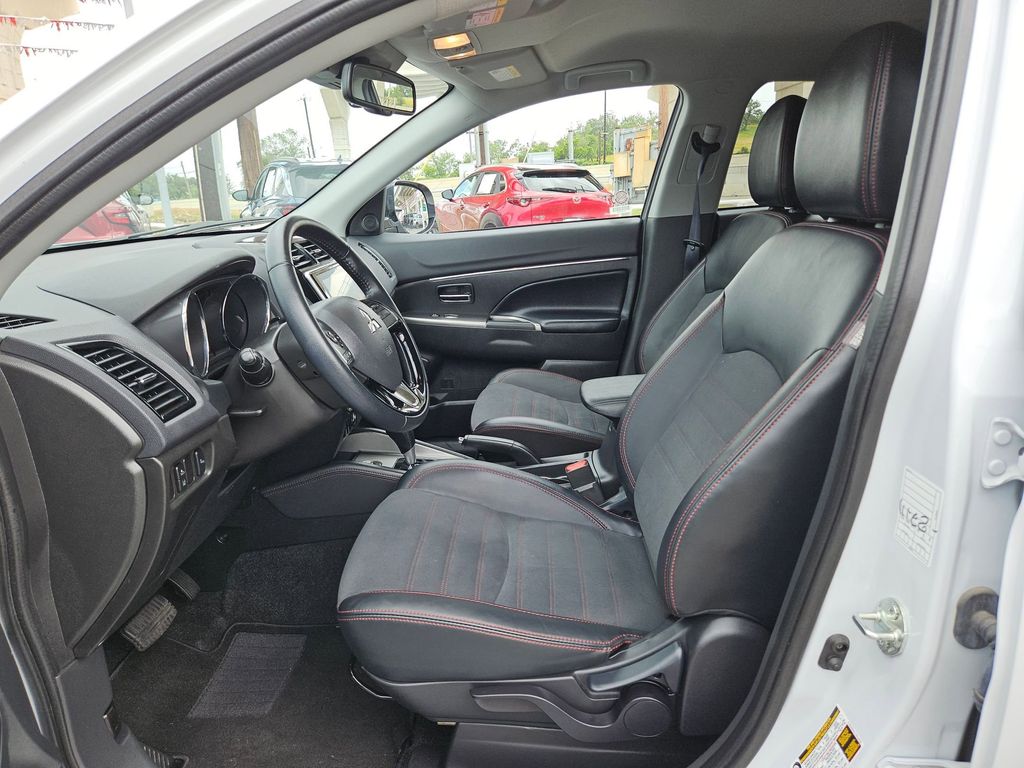 Thumbnail: 2025 Mitsubishi Outlander Sport - 11