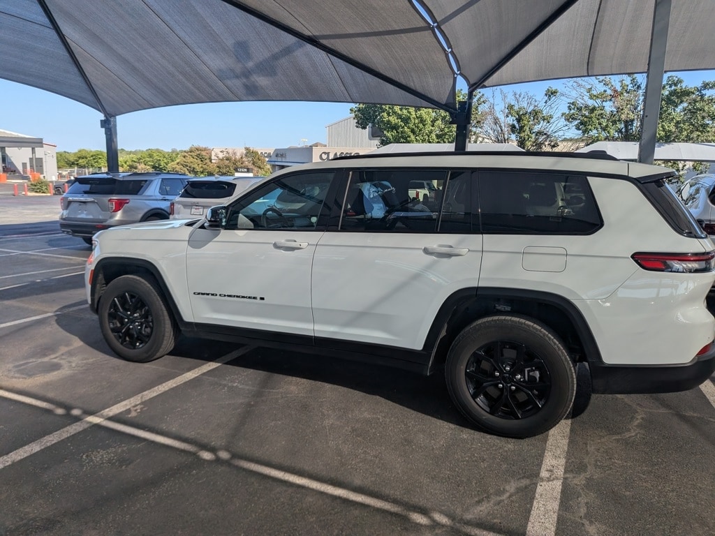 Thumbnail: 2024 Jeep Grand Cherokee L - 7