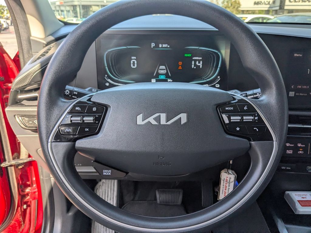 Thumbnail: 2025 Kia Niro - 16