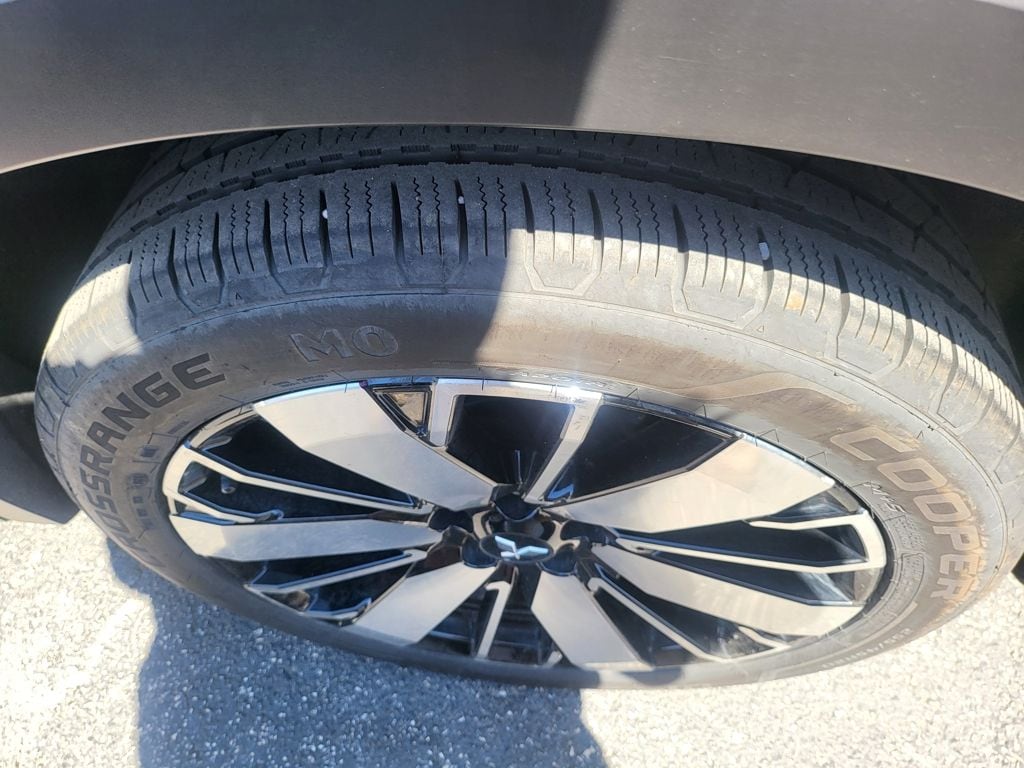 Thumbnail: 2025 Mitsubishi Outlander - 10