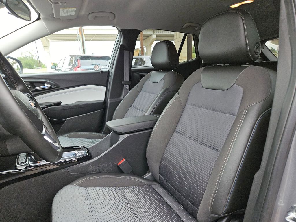 Thumbnail: 2025 Chevrolet Trax - 16