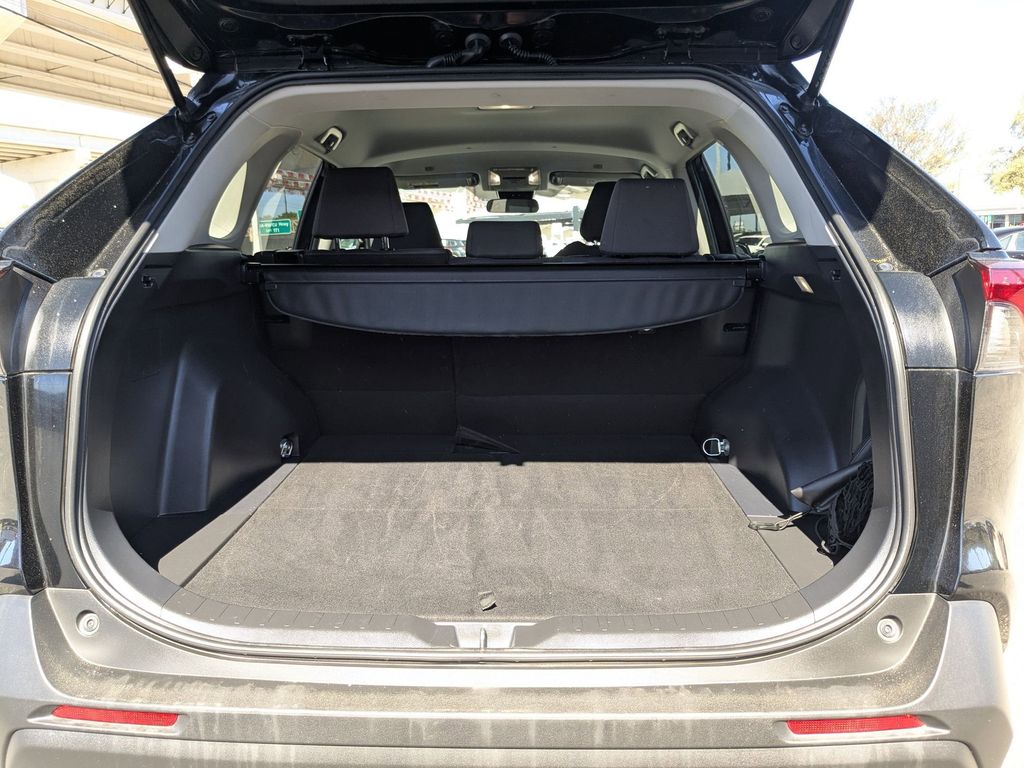 Thumbnail: 2025 Toyota RAV4 - 26