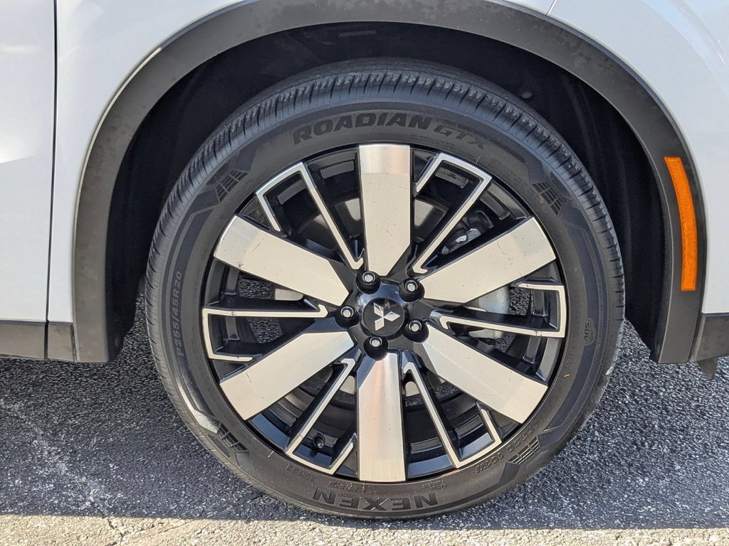 Thumbnail: 2025 Mitsubishi Outlander - 28