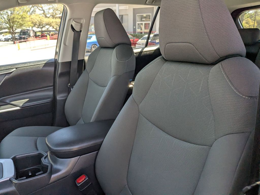 Thumbnail: 2025 Toyota RAV4 - 13