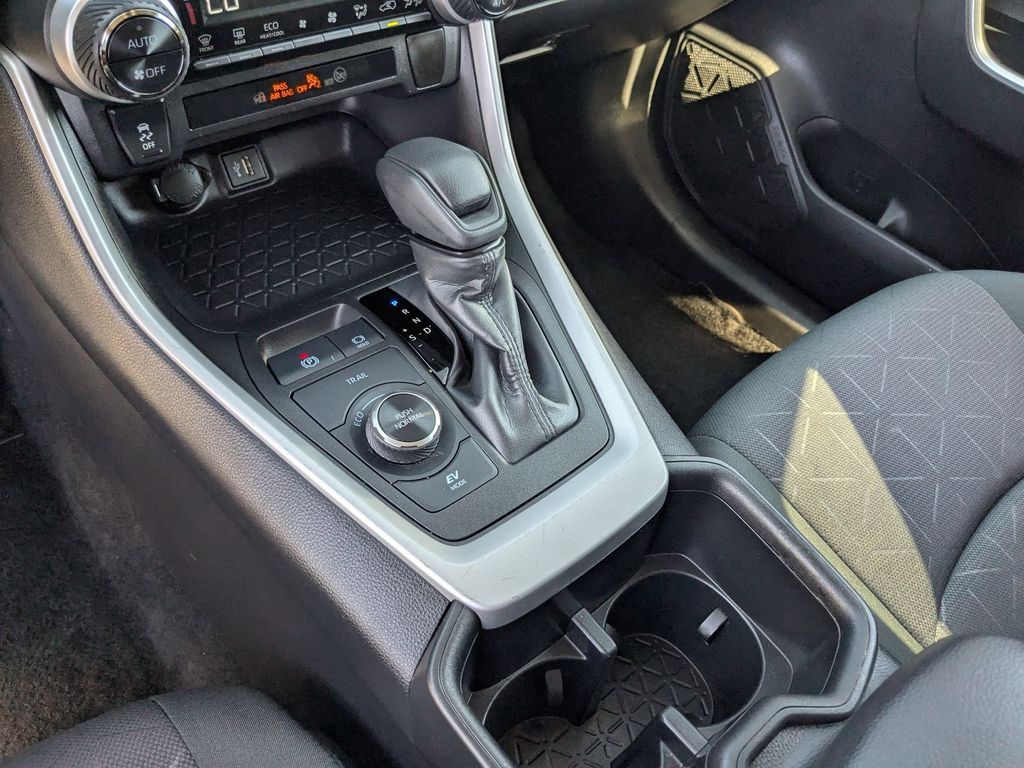 Thumbnail: 2025 Toyota RAV4 - 21