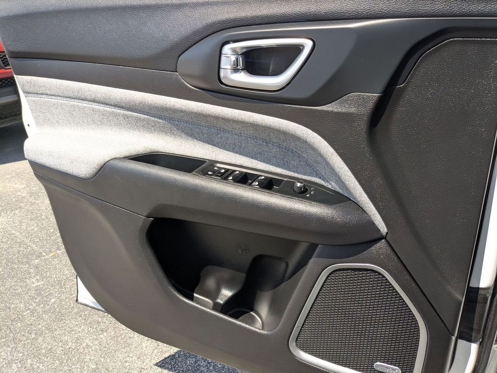 Thumbnail: 2025 Jeep Compass - 15