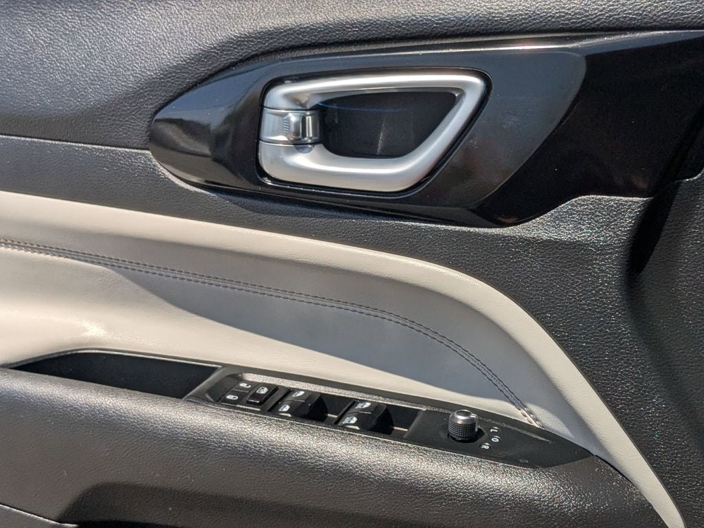 Thumbnail: 2025 Jeep Compass - 17