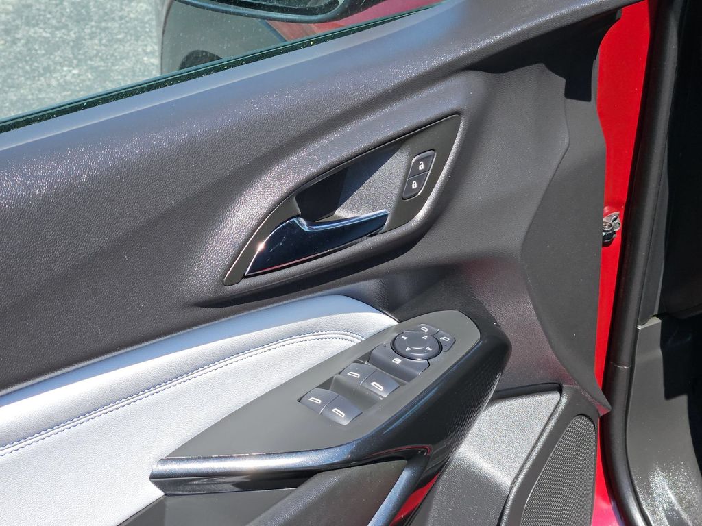2025 Chevrolet Trax LT - Photo 15