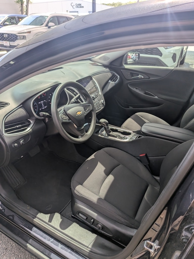 Thumbnail: 2023 Chevrolet Malibu - 5