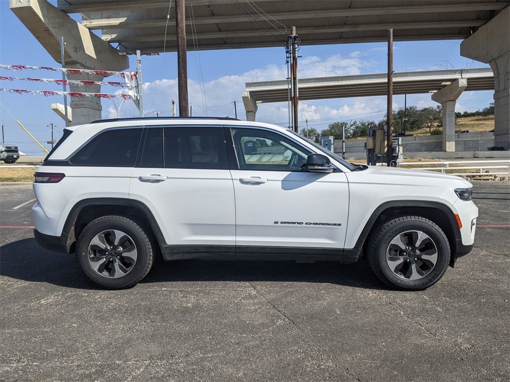 Thumbnail: 2023 Jeep Grand Cherokee - 4