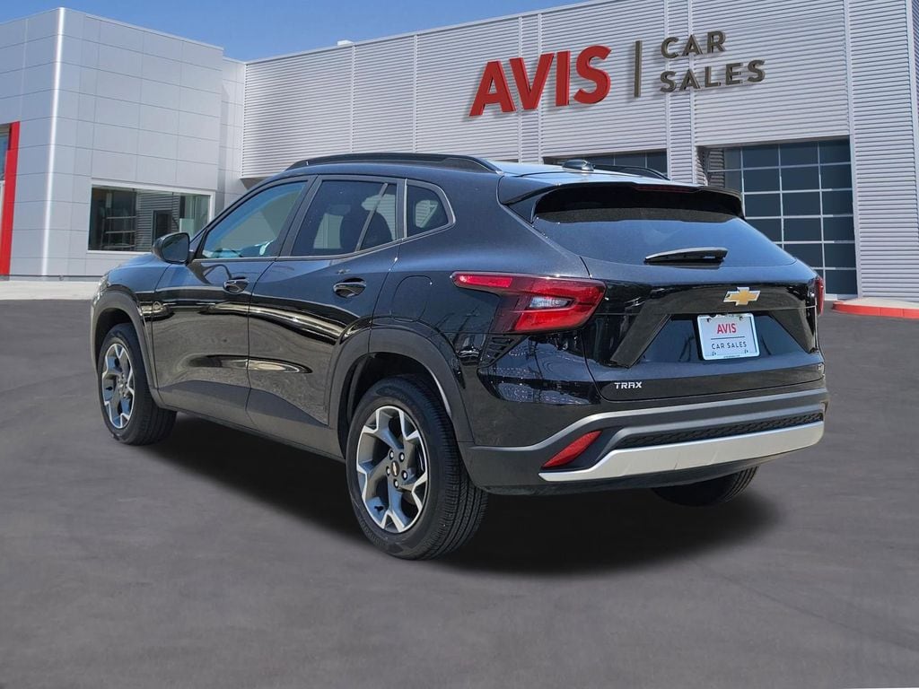 Thumbnail: 2025 Chevrolet Trax - 3