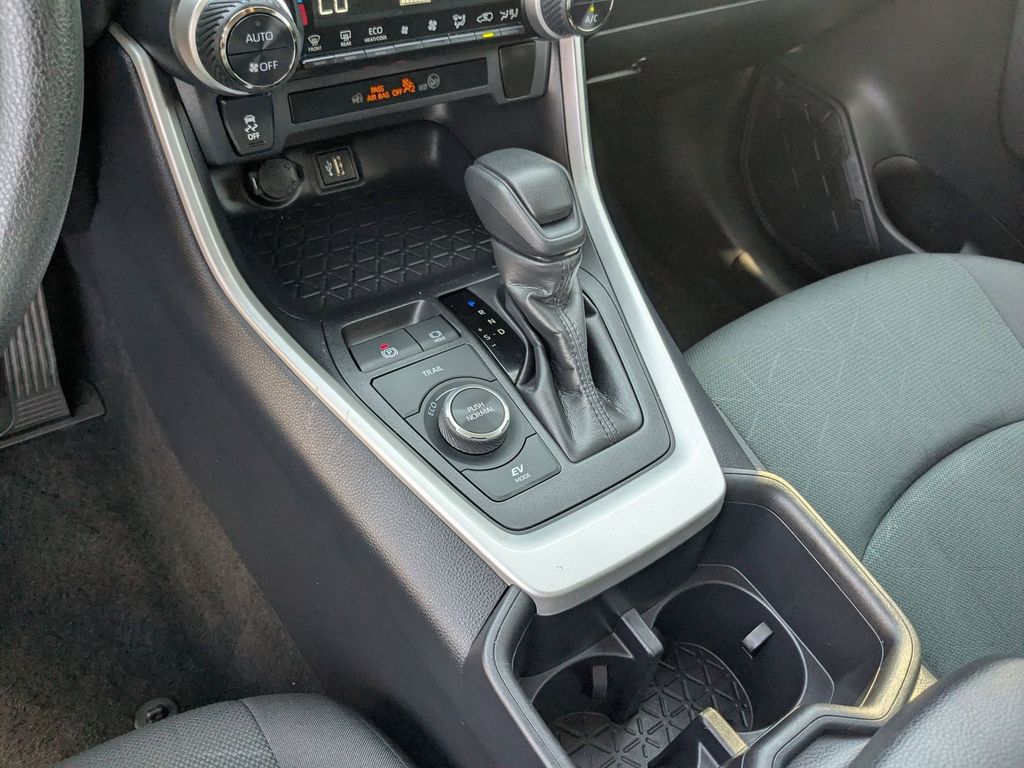 Thumbnail: 2025 Toyota RAV4 - 21