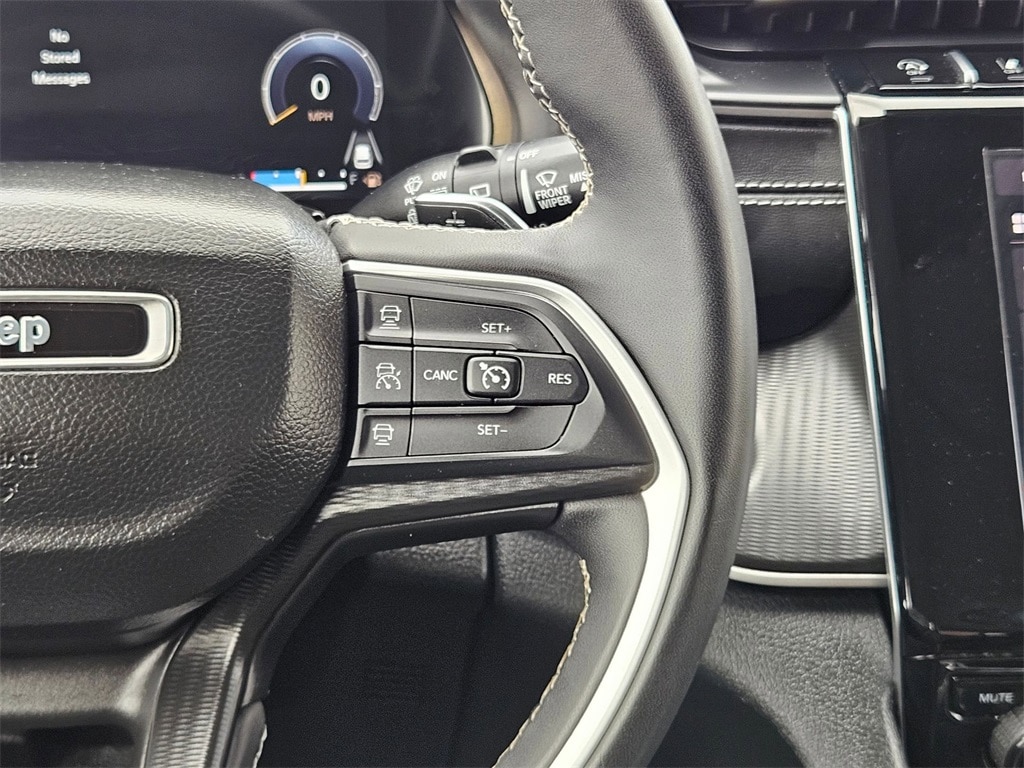 2023 Jeep Grand Cherokee Laredo 25