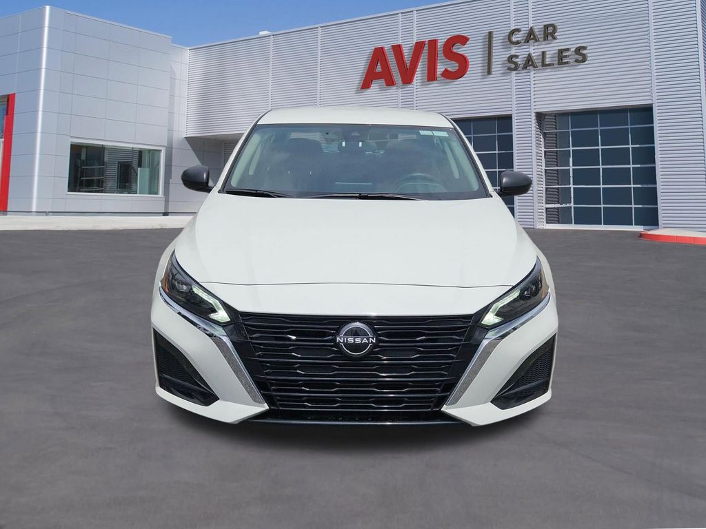 Thumbnail: 2025 Nissan Altima - 10