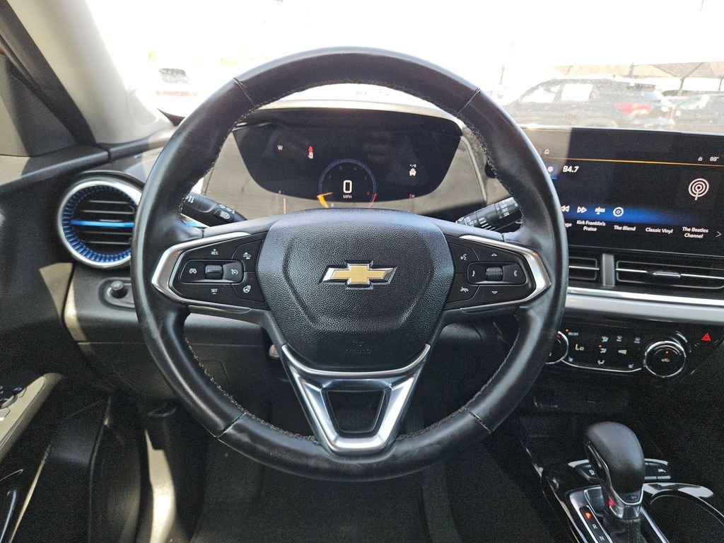 2025 Chevrolet Trax LT - Photo 22