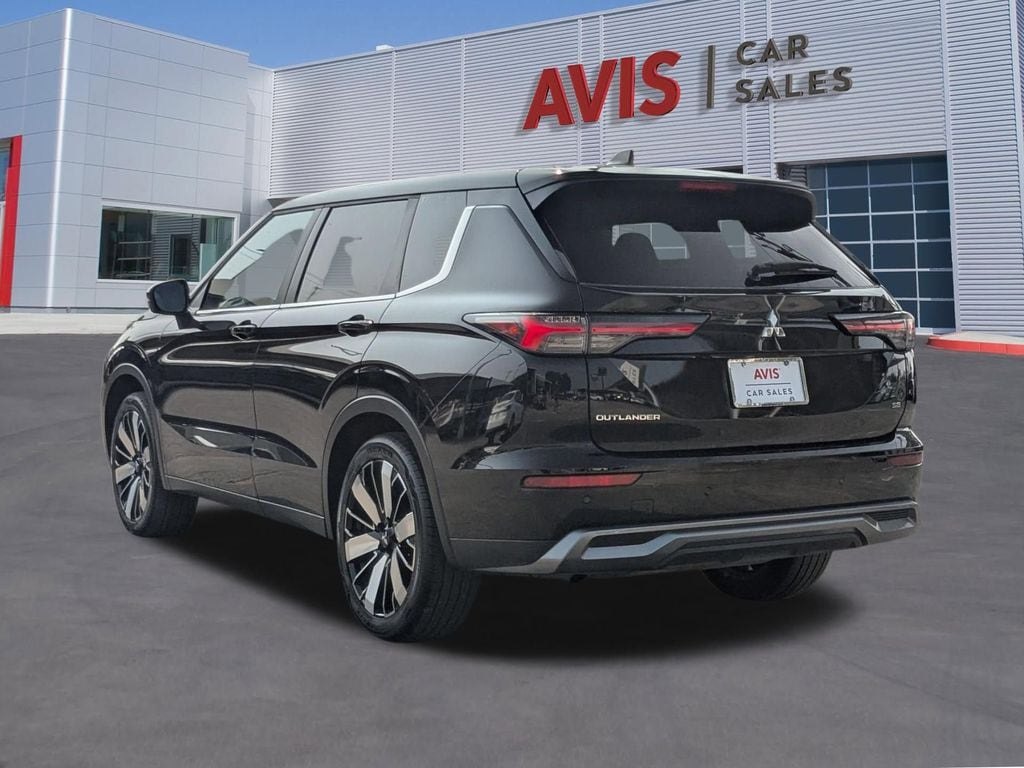 Thumbnail: 2025 Mitsubishi Outlander - 3