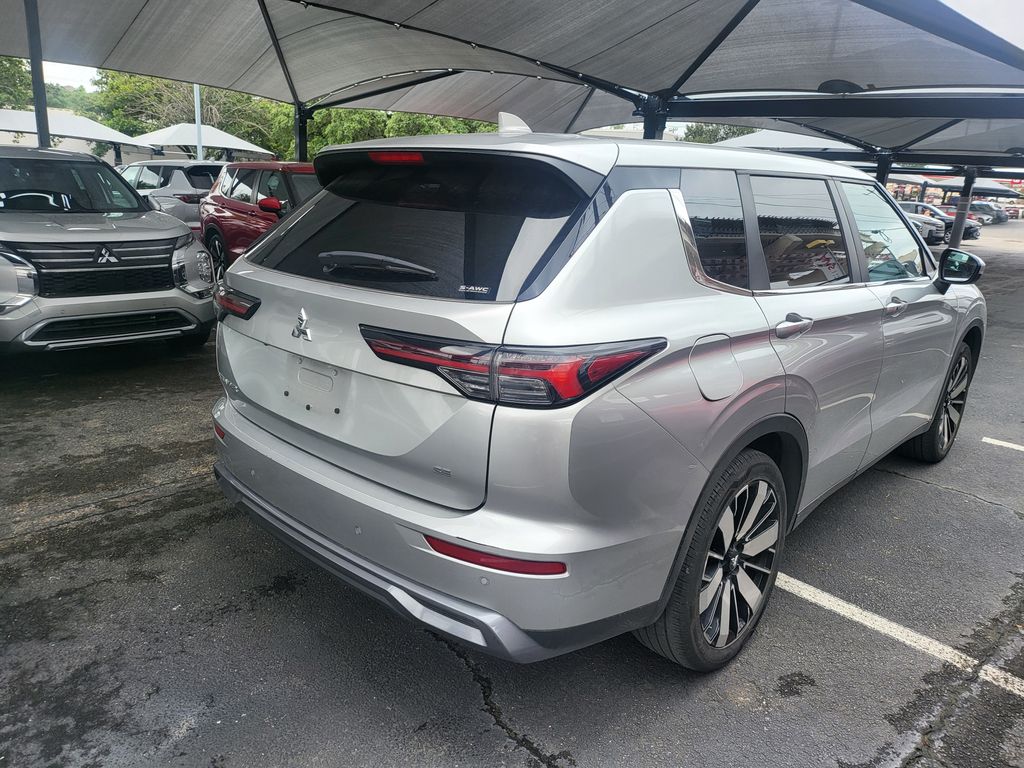 Thumbnail: 2025 Mitsubishi Outlander - 8
