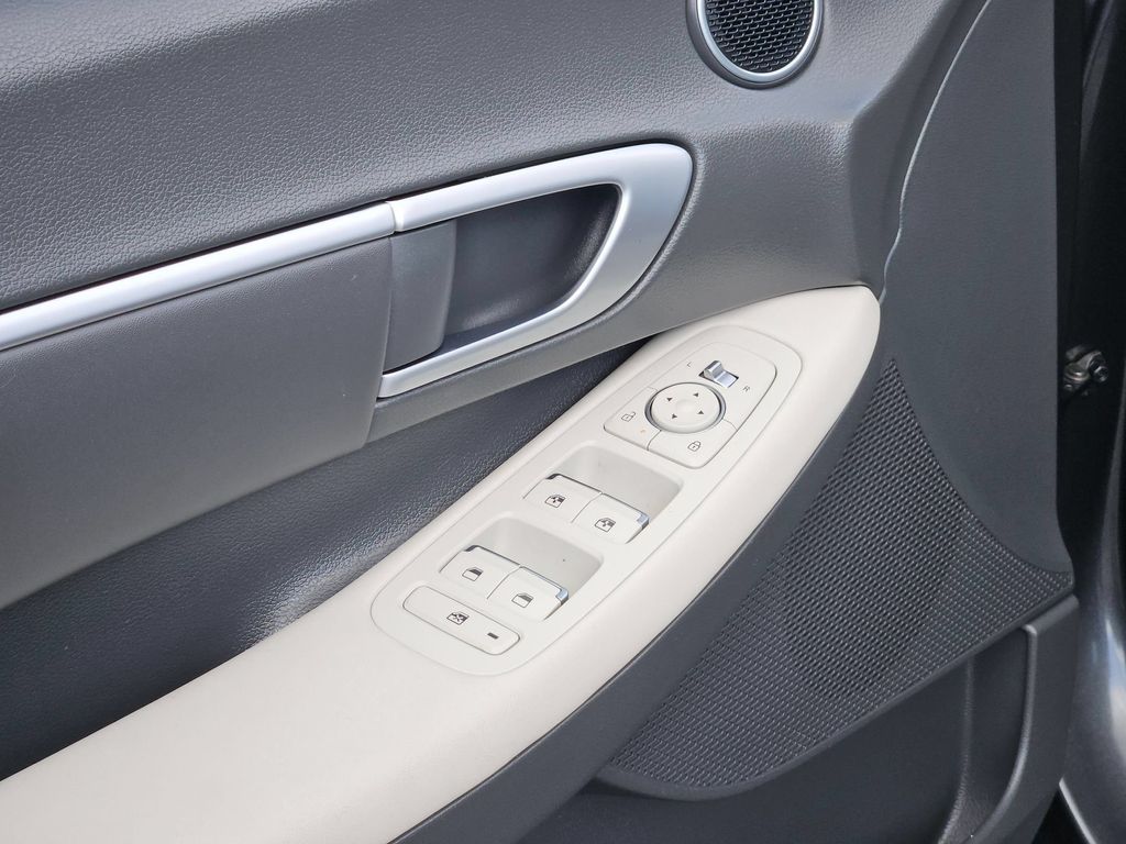 2025 Hyundai Sonata SEL - Photo 15