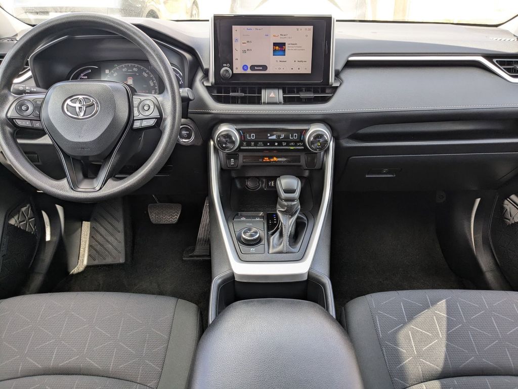 Thumbnail: 2025 Toyota RAV4 - 15