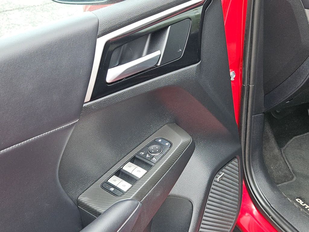 Thumbnail: 2025 Mitsubishi Outlander - 15