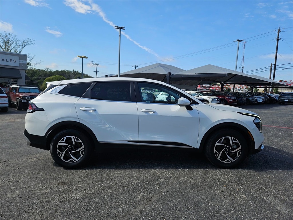 Thumbnail: 2023 Kia Sportage - 4